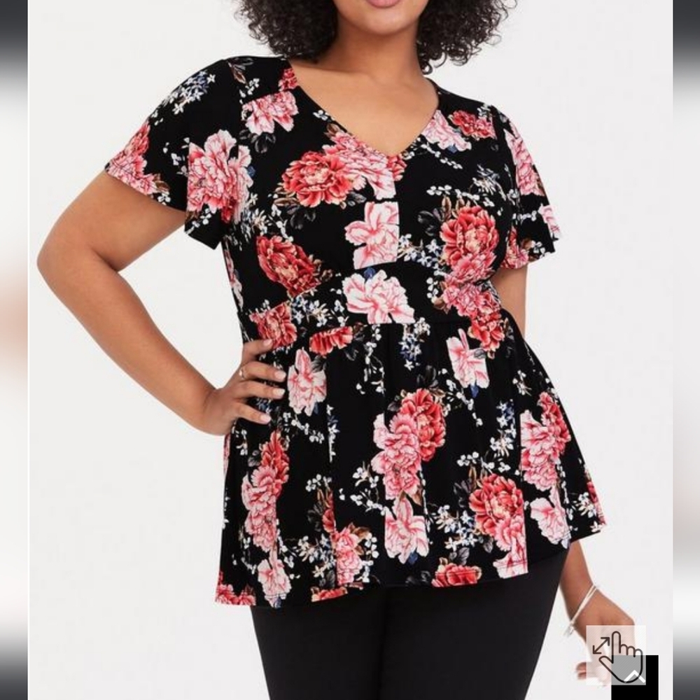 Plus Size 4X Torrid Studio Knit V-Neck Babydoll Top black floral shirt 🌸